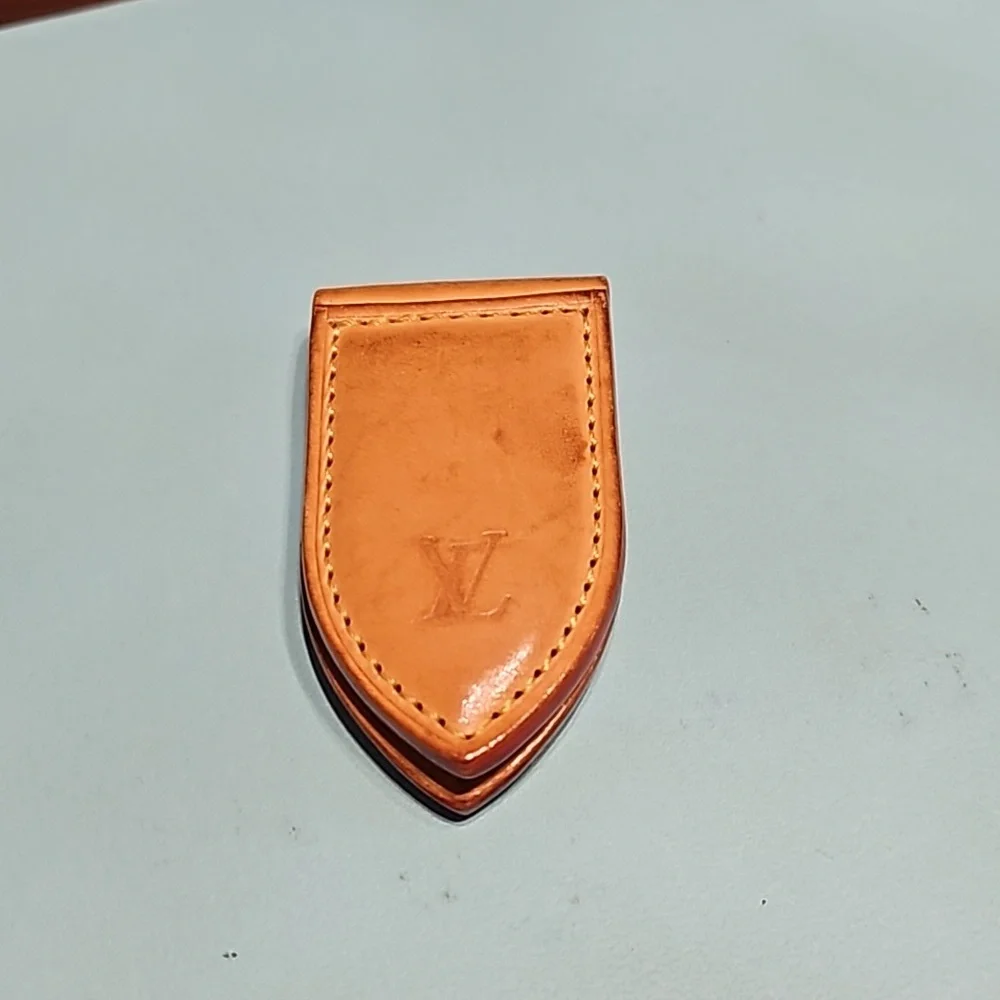Louis Vuitton Vachettea Leather Money Clip💛